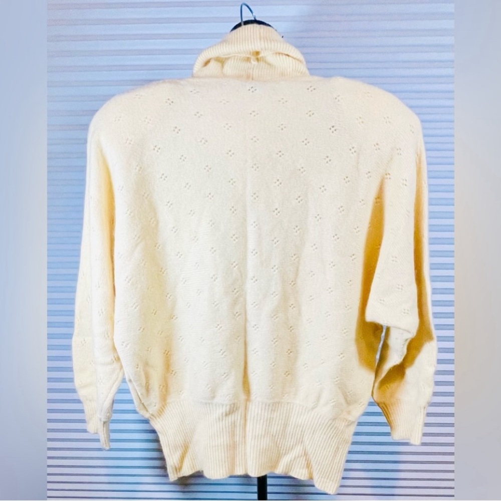 Vintage 80’s Richard and Company cream Cowl Neck Sweater size small - Picture 3 of 3